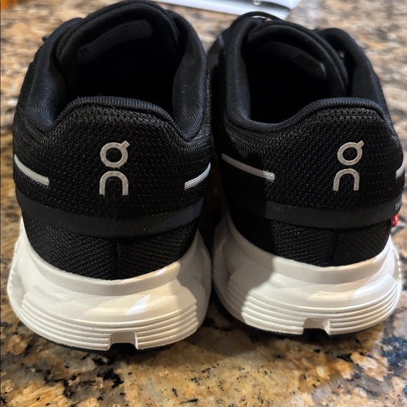 On Cloud sneakers women’s size 8.5 - Picture 4 of 9